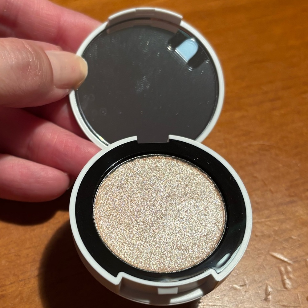 NARS Light Reflecting Luminizing Powder - Picture 7 of 16